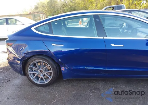 2018 Tesla Model 3 Long Range/Performance z USA, uszkodzony, nr VIN 5YJ3E1EB1JF130709